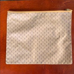 Gucci document portfolio